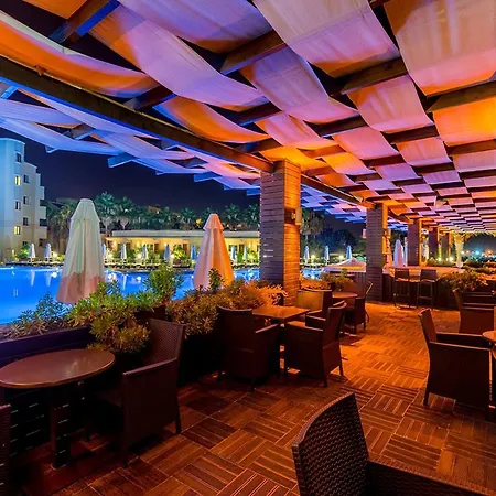 Vuni Palace Beachfront & & Casino Hotel *