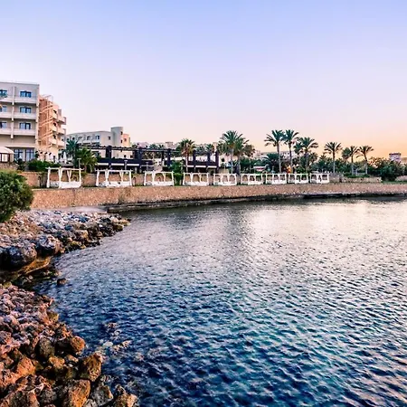Vuni Palace Beachfront & & Casino *